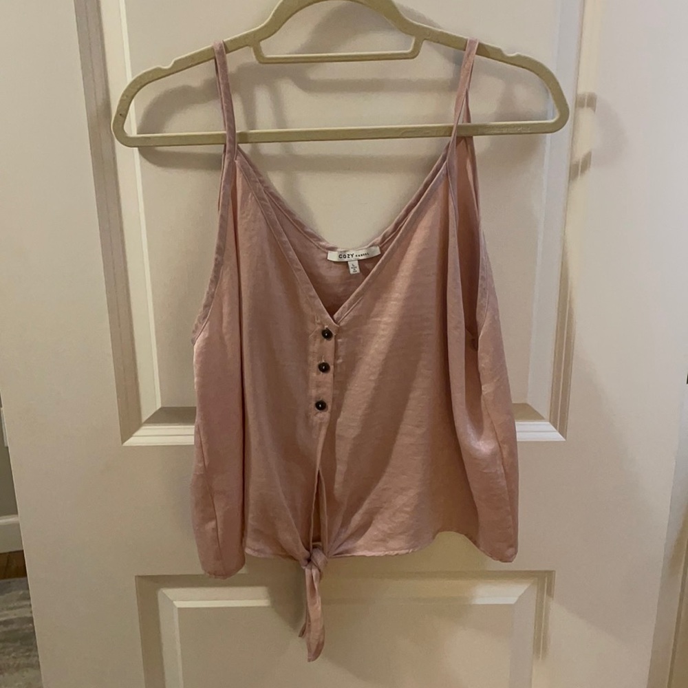 Cute pink top with three buttons